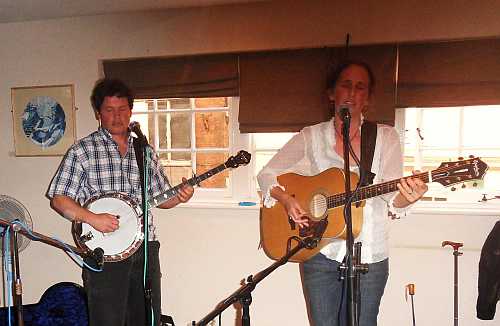 Rita Hosking and Sean Feder performing at No8 in Launceston